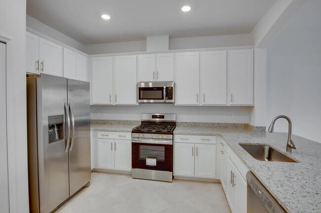 Building Photo - 5512 Sapphire Stone Cv