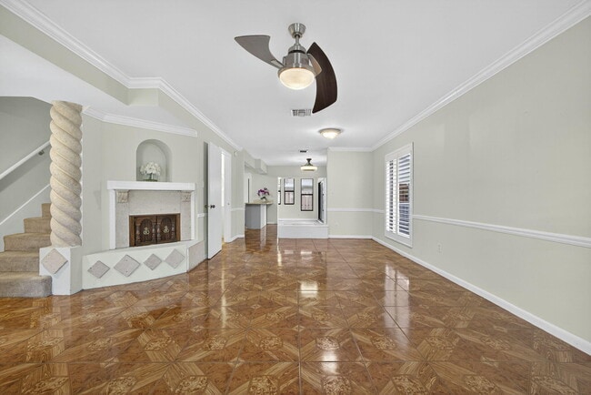 Building Photo - 323 Sandtree Dr