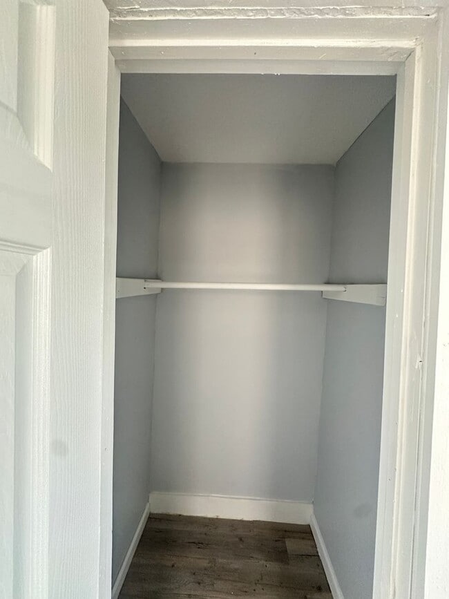 Building Photo - 410 Glover Ave