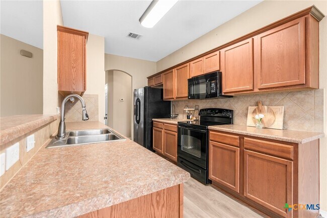 Building Photo - 6711 Bayberry Dr