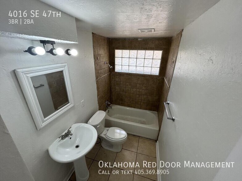 Building Photo - 4016 SE 47th St