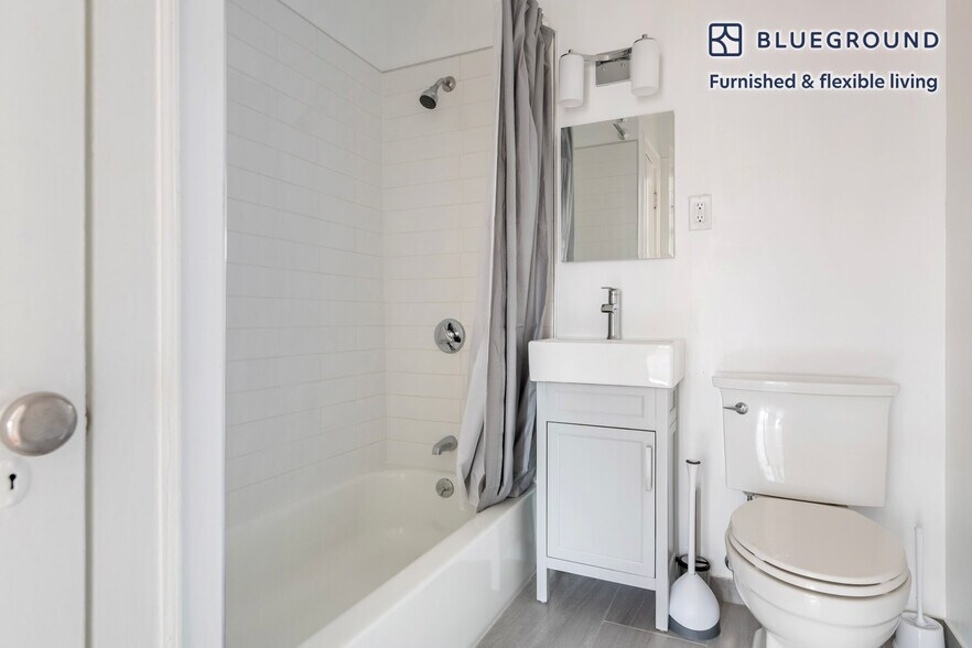 Building Photo - 232 Newbury St