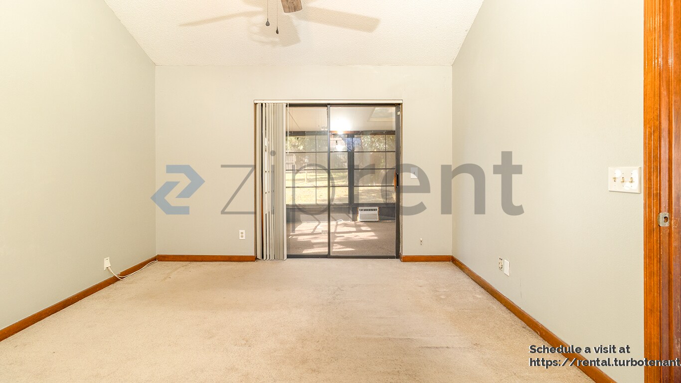 Building Photo - 5444 Lighthouse Rd