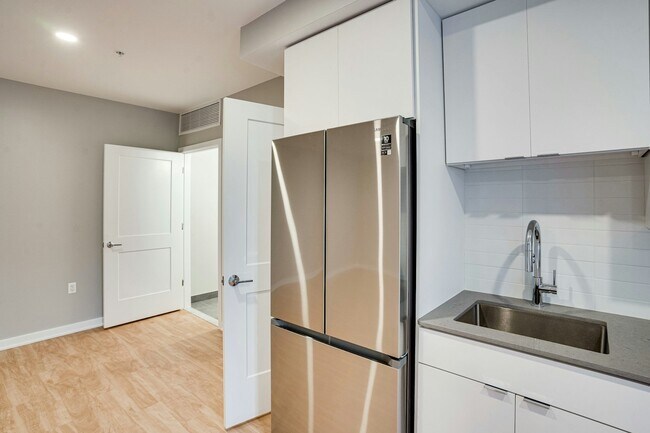 Building Photo - 2210 Wisconsin Ave NW