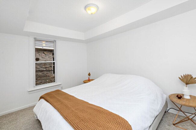 Building Photo - 526 Troost Ave