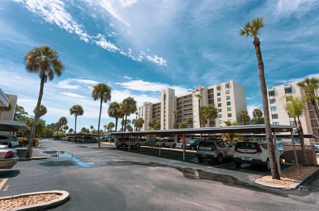 Building Photo - 2900 Cove Cay Dr