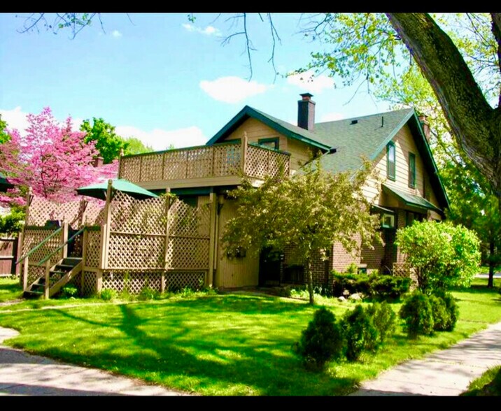 Primary Photo - 739 S Alexander Ave