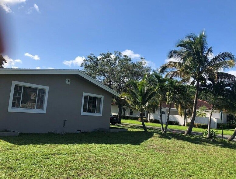 Building Photo - 117 SE 4th Ave