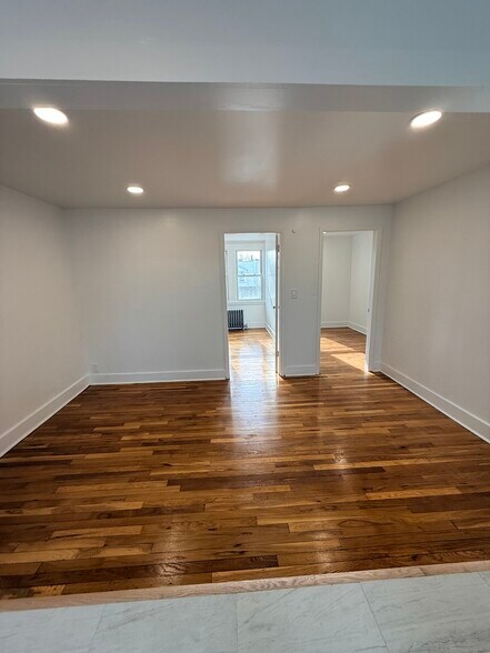 Building Photo - 2051 33rd St