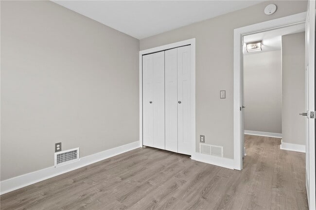 Building Photo - 34 Arrowhead Way S