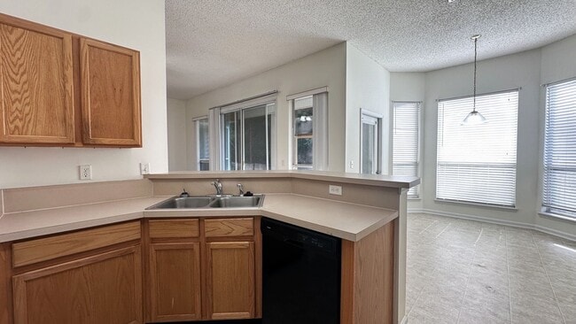 Building Photo - 3 bed/2 bath home, conveniently located in quiet Meadowfield Bluff