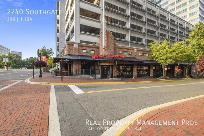Building Photo - 2240 Southgate Square