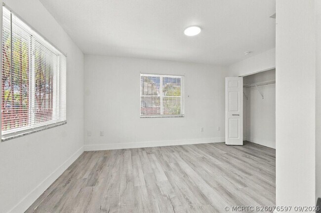 Building Photo - 4952 NW 21st Ave