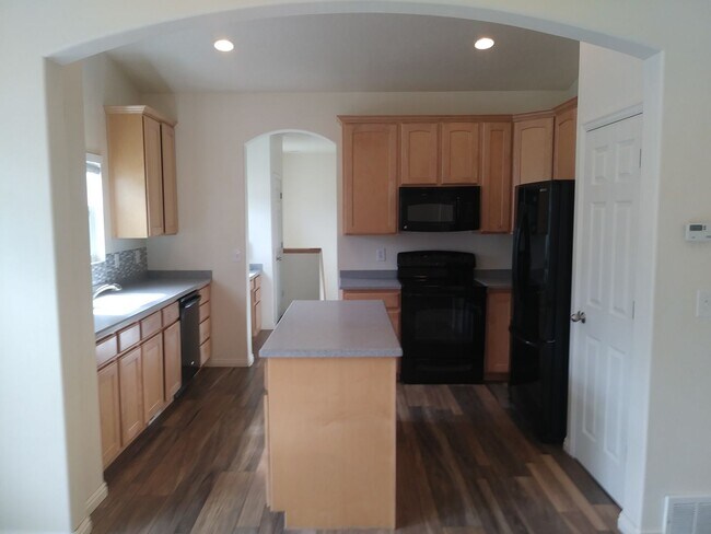 Building Photo - Gorgeous 5 Bedroom 3 Bathroom home in Lehi