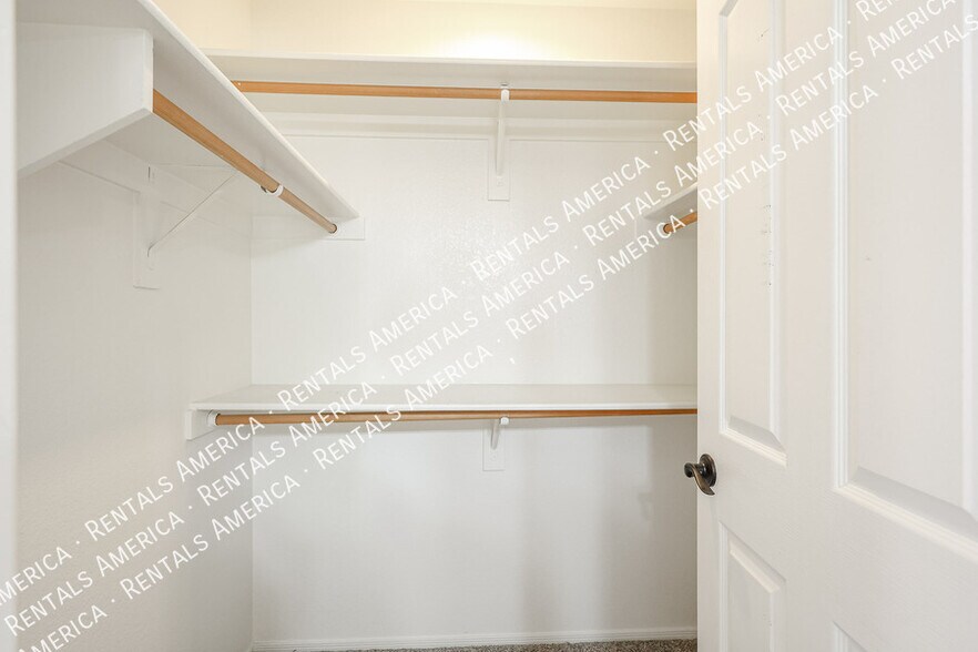 Building Photo - 1210 W Kelly Ln