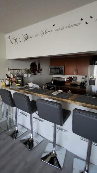 Kitchen - 7601 E Treasure Dr