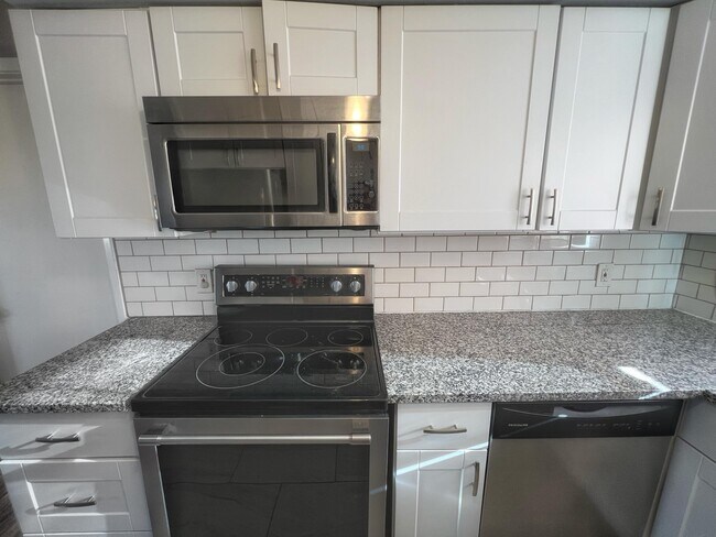 Building Photo - 12509 Nambe Ave NE