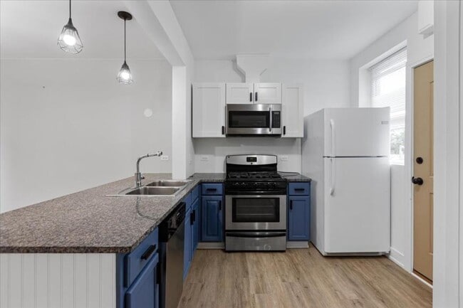 Building Photo - 2 bedroom in Chicago IL 60618