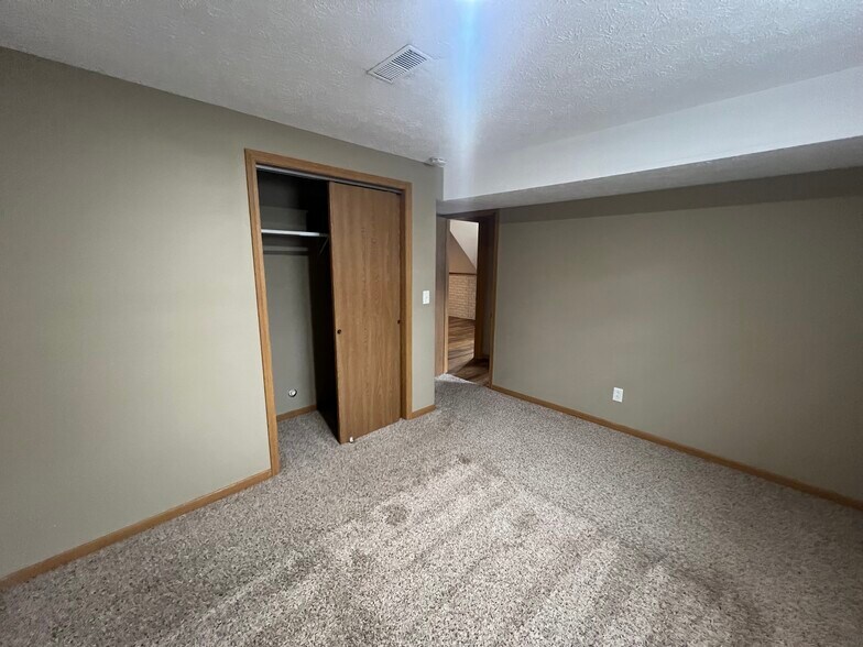 Building Photo - 119 W 46th St