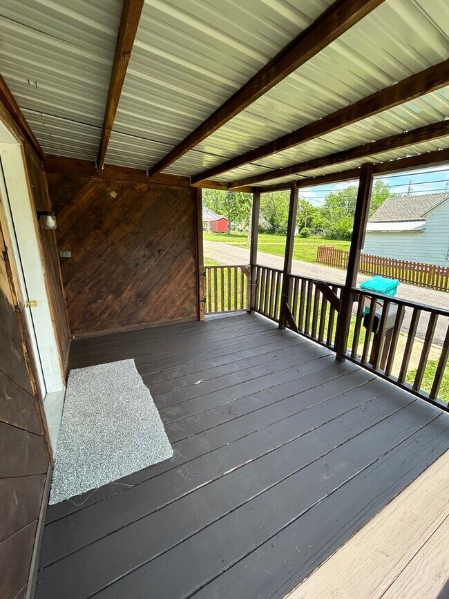 Building Photo - 2 bed 1 bath