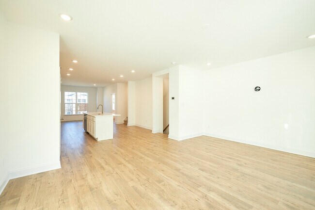 Building Photo - 13868 Randolph Pond Ln