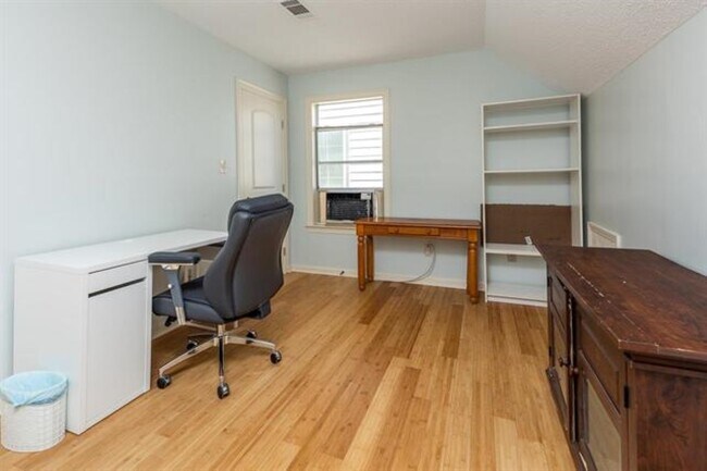 Building Photo - 4986 Wilburn Ave