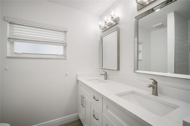 Building Photo - 3916 Doral Dr