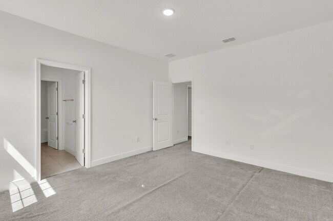Building Photo - 5404 Golden Apple Dr