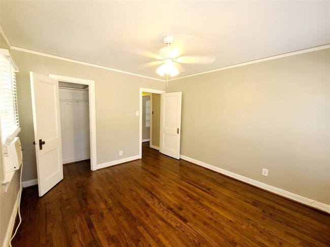 Building Photo - 5920 La Vista Dr