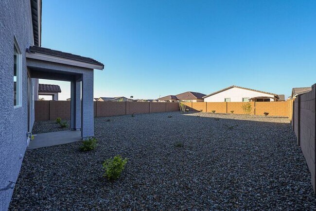 Building Photo - ONE MONTH RENT FREE!! NEW 5 BEDROOM 3 BATHROOM HOME AVILABLE FOR RENT!