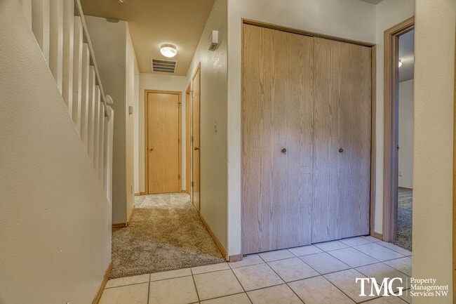 Building Photo - Peaceful 2-bedroom, 2 bath Townhome in thi...