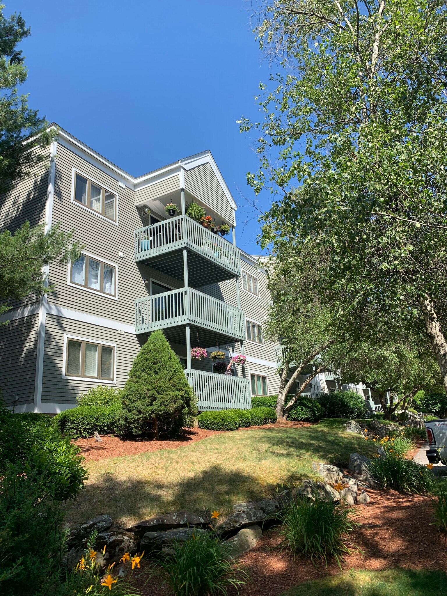 Building Photo - 30 Ledgewood Hills Dr