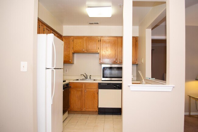 Building Photo - 637 Waterford Dr