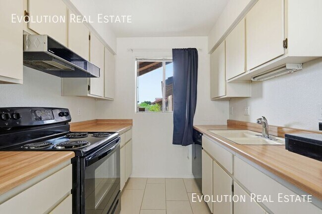 Building Photo - 20251 N 3rd Dr