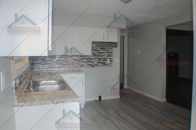 Building Photo - Illinois Estate: New Year, New Home: 50% O...