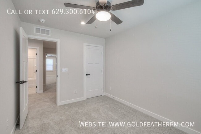 Building Photo - 2009 Walnut Ln