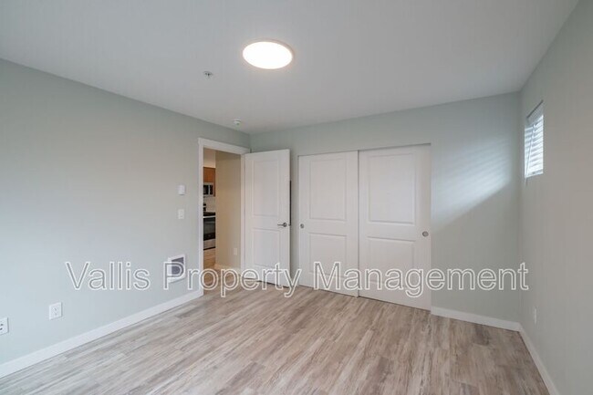 Building Photo - 13001 S Crompton Lane