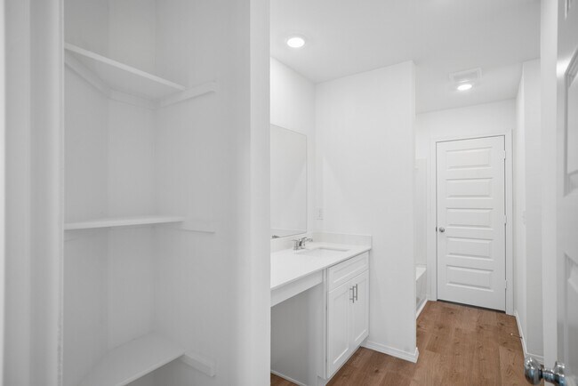 Building Photo - 2123 W 30th Pl