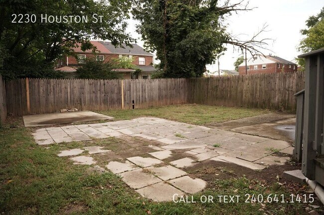 Building Photo - 2230 Houston St