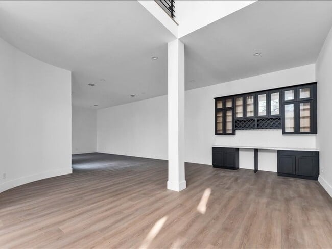 Building Photo - 8115 Cedar Brush Cir