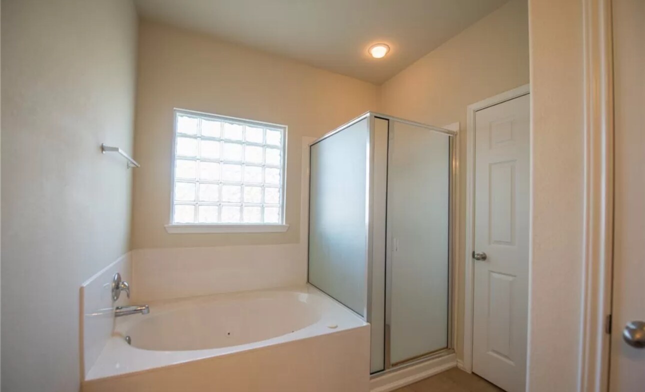 Building Photo - 3403 Cricklewood Dr