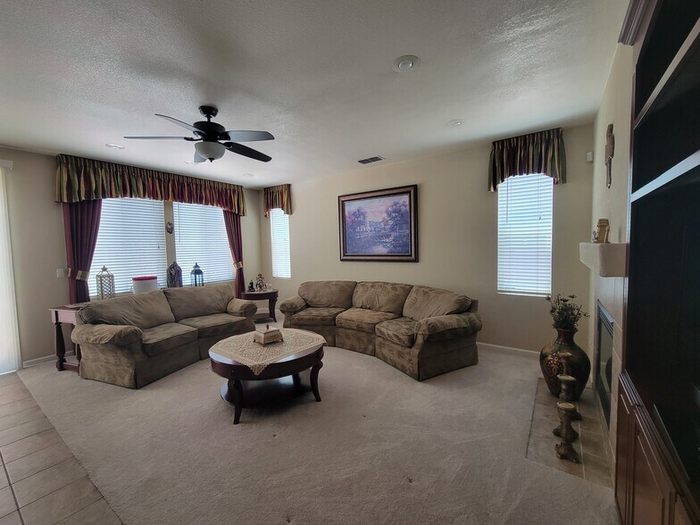 Building Photo - 1322 Paseo Belleza