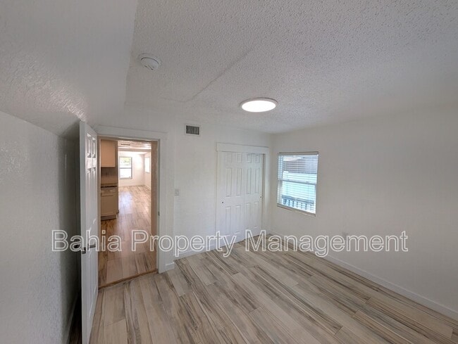 Building Photo - 8004 N Blvd