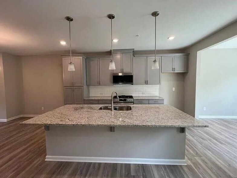Building Photo - 735 Brecklin Ln
