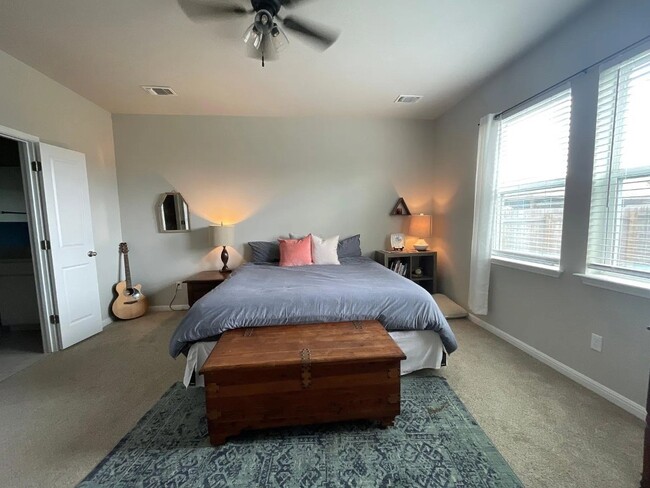 Building Photo - 128 Lacey Oak Lp