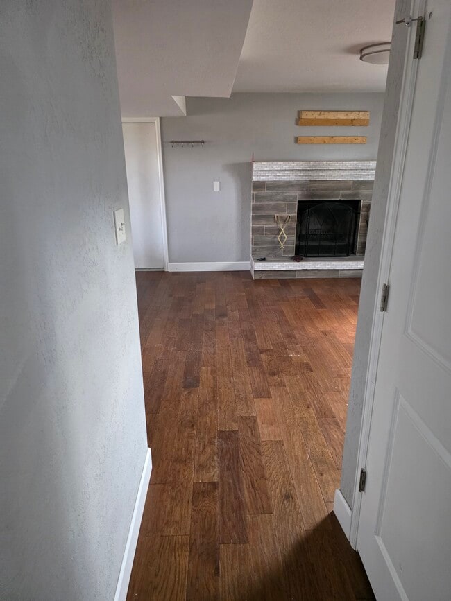 Building Photo - 1600 Pinto Ln