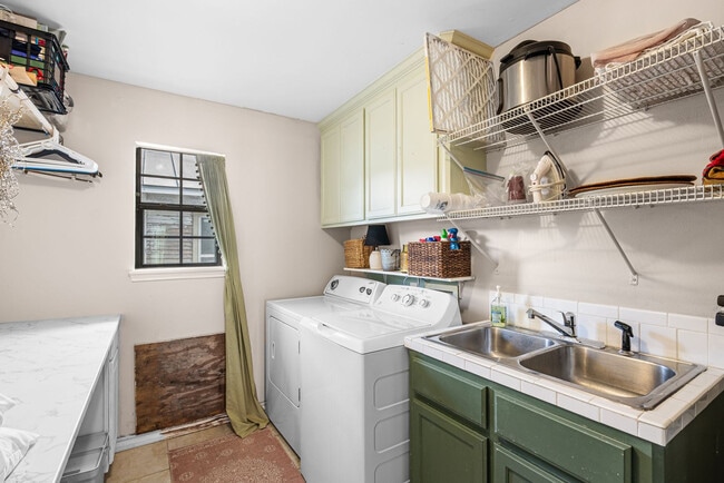 Building Photo - 306 Naples St