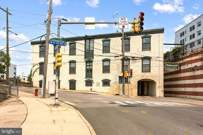 Building Photo - 2 Leverington Ave