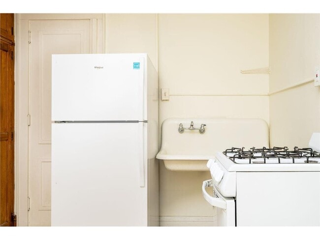 Building Photo - 1910 1st Ave S