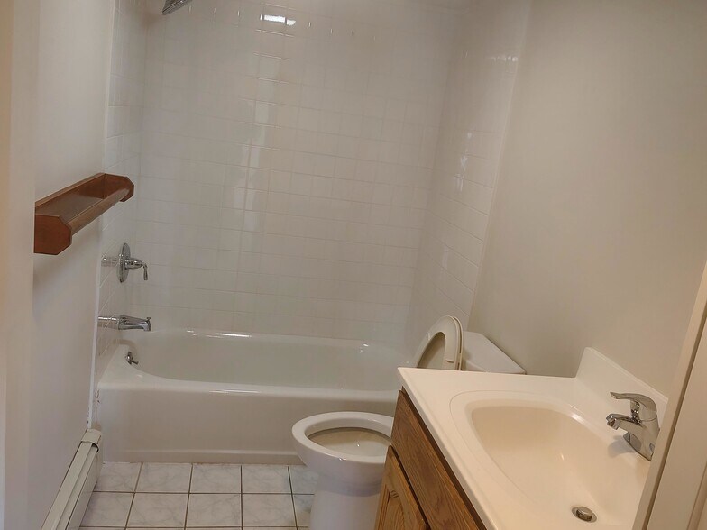 Building Photo - 40 Beaver Brook Rd